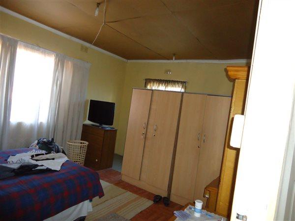 3 Bedroom Property for Sale in Sabata Dalindyebo Square Western Cape